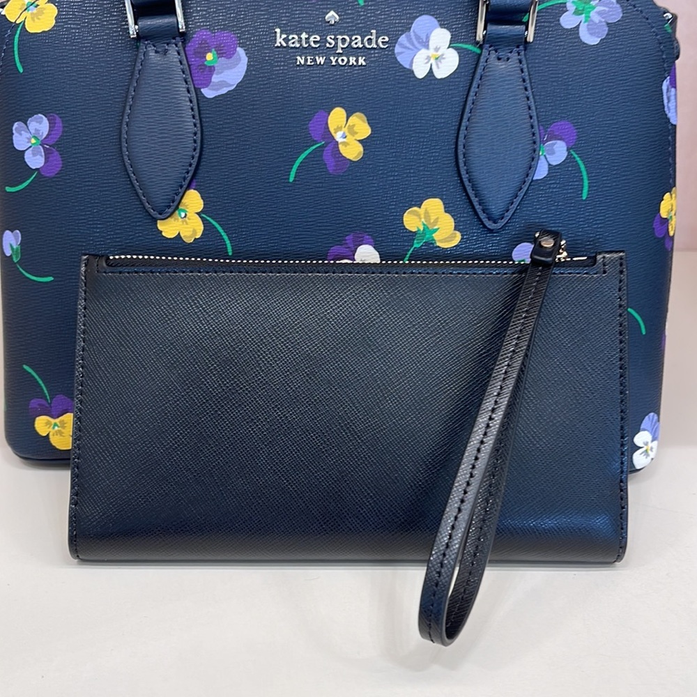 Kate Spade Spencer Continental Wristlet
Black
NWT - Picture 9 of 16